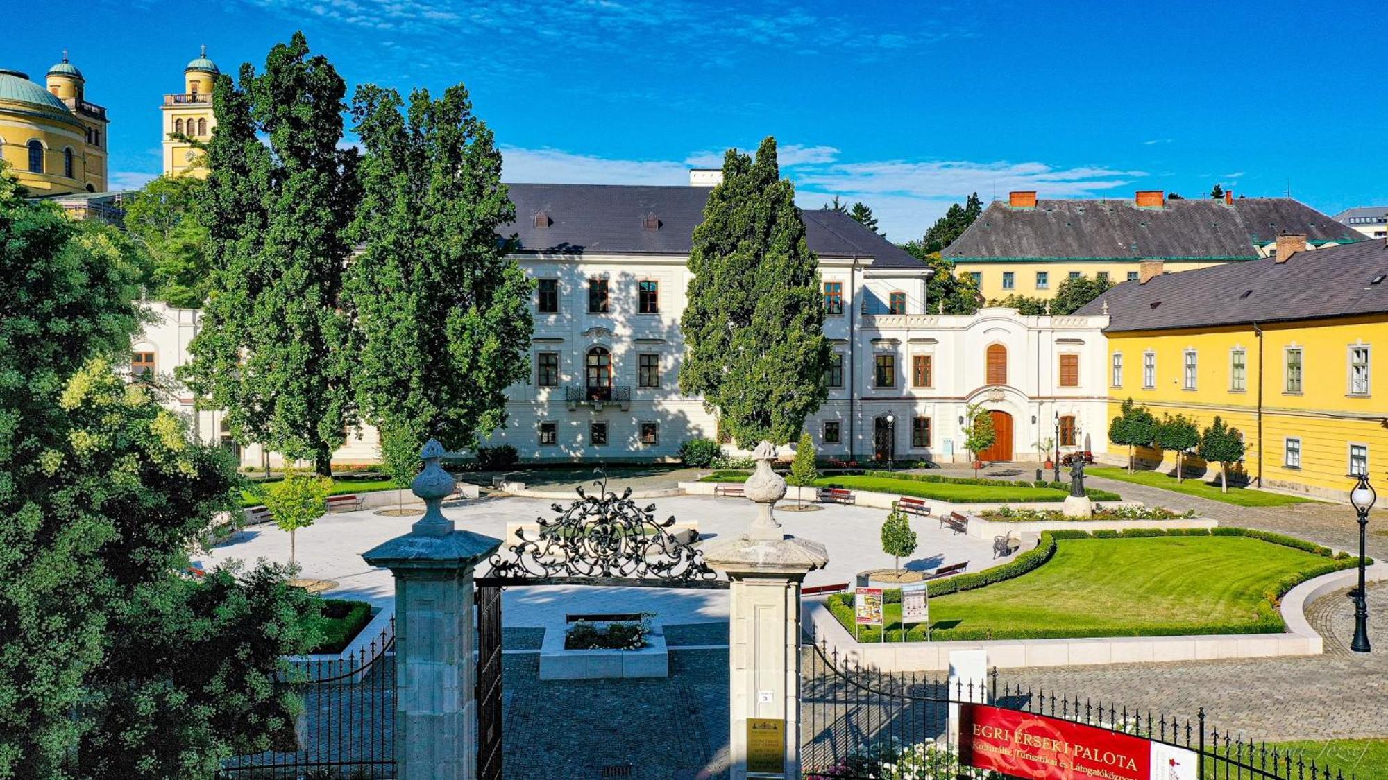 Eger Tower View Apartment Екстериор снимка